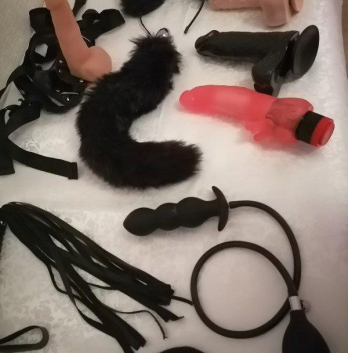 Опыта у меня много, и я знаю, как доставить настоящее удовольствие. В Москве живу уже давно и владею здесь своей уютной квартиркой. Готова предложить широкий спектр услуг, включая классический и эротический массаж, сексуальные игры, стриптиз и многое другое. У меня множество довольных клиентов, их отзывы говорят сами за себя. Здесь ты найдешь фото меня в разных образах и настроениях. Доверься мне, и я окуну тебя в мир наслаждения и удовольствия. Жду встречи с тобой 😉🔥🌸 10807, 30 лет